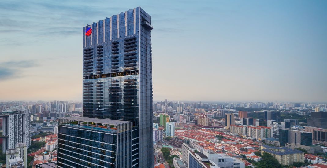 國浩房地産在新加坡的投資組合涵蓋優質住宅、酒店、商業、零售和綜合發展項目。其旗艦項目國浩大廈是新加坡第一高樓，亦是國浩房地産的總部所在地。